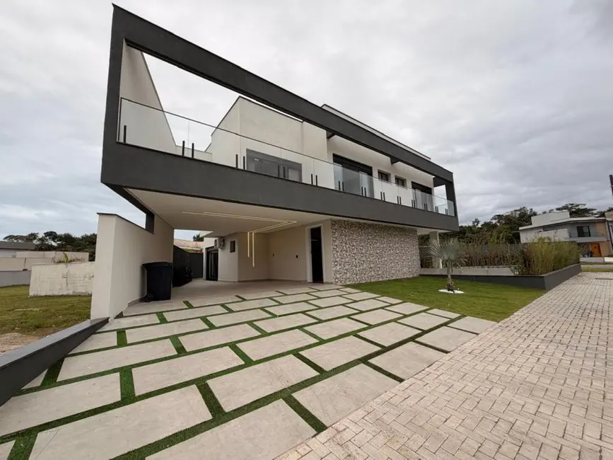 Foto 1 de Casa com 6 quartos à venda, 368m2 em Peruibe - SP