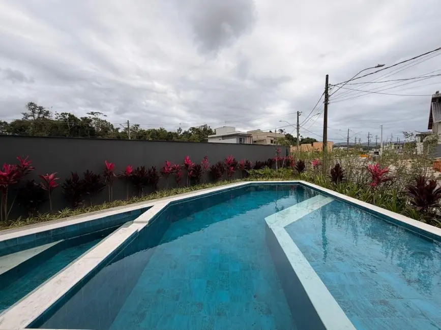 Foto 3 de Casa com 6 quartos à venda, 368m2 em Peruibe - SP