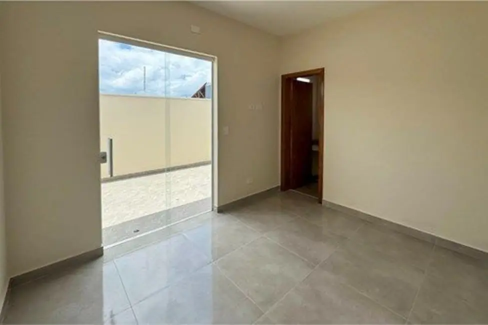 Foto 6 de Casa com 3 quartos à venda, 150m2 em Peruibe - SP