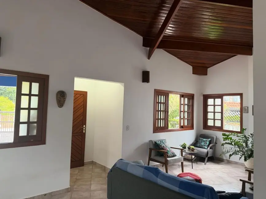 Casa com 3 quartos à venda, 360m2 em Peruibe - SP - imagem 5 Foto 5 de Casa com 3 quartos à venda, 360m2 em Peruibe - SP
