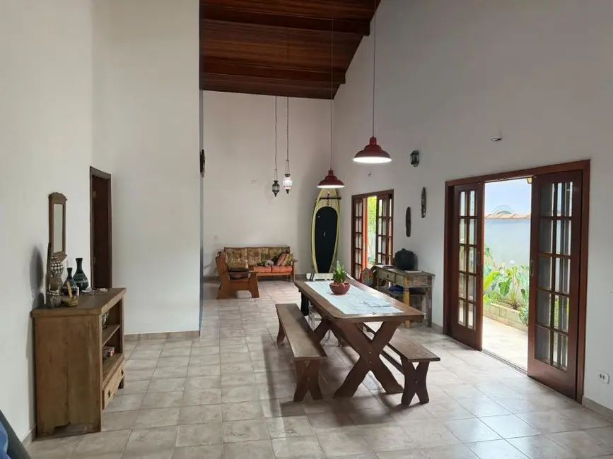 Casa com 3 quartos à venda, 360m2 em Peruibe - SP - imagem 4 Foto 4 de Casa com 3 quartos à venda, 360m2 em Peruibe - SP