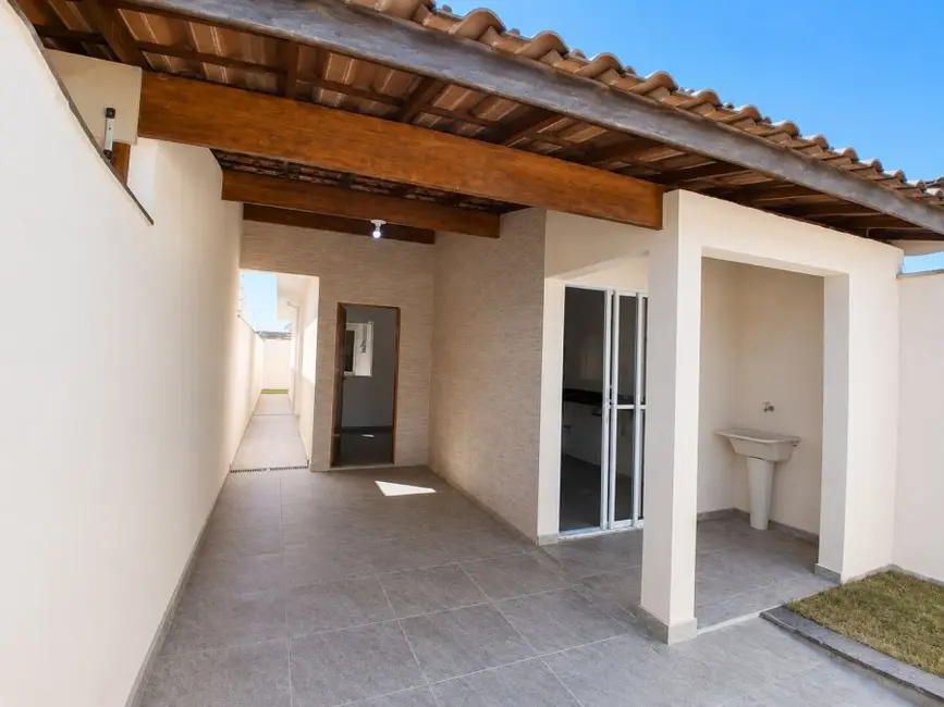 Foto 1 de Casa com 2 quartos à venda, 125m2 em Peruibe - SP