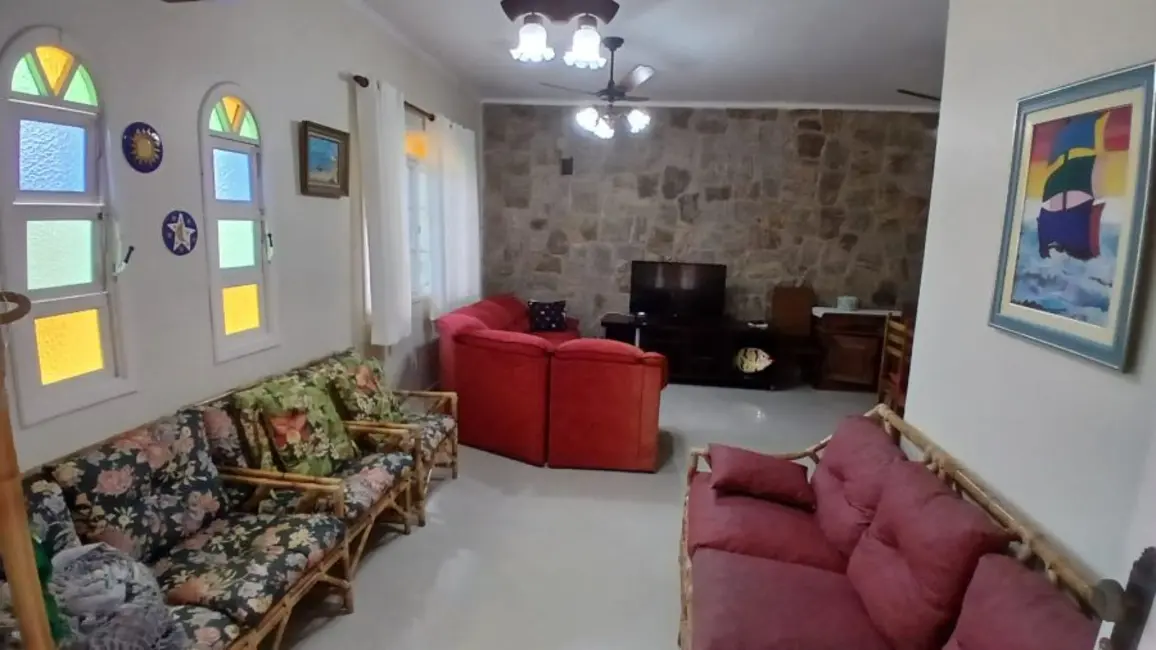 Casa com 3 quartos à venda, 250m2 em Peruibe - SP - imagem 8 Foto 8 de Casa com 3 quartos à venda, 250m2 em Peruibe - SP