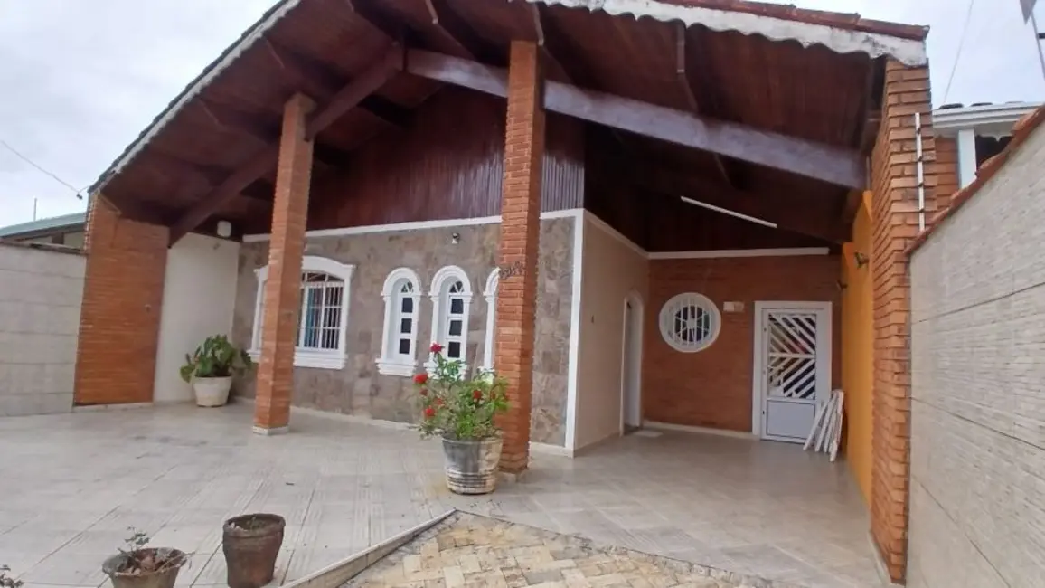 Casa com 3 quartos à venda, 250m2 em Peruibe - SP - imagem 1 Foto 1 de Casa com 3 quartos à venda, 250m2 em Peruibe - SP