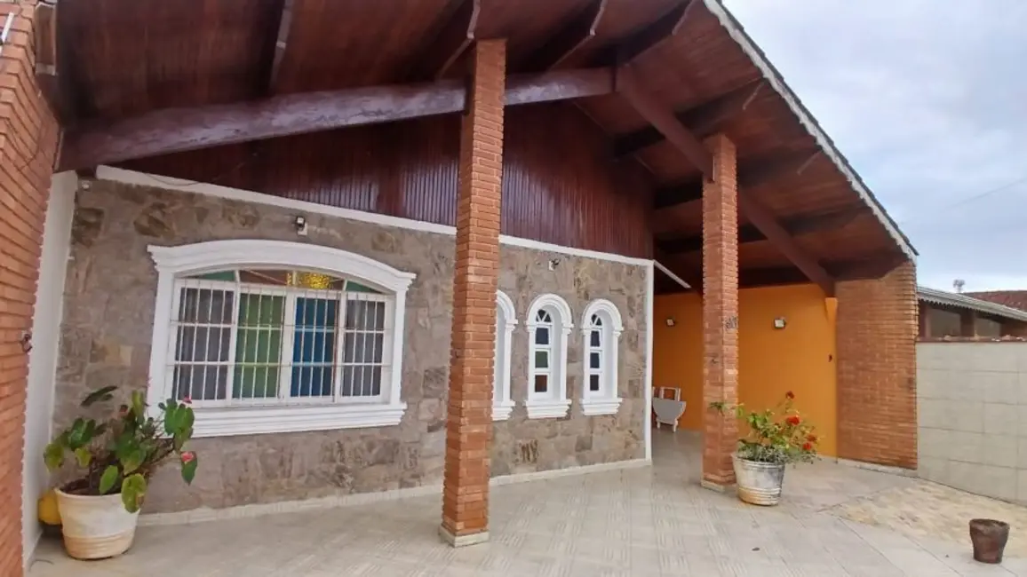 Casa com 3 quartos à venda, 250m2 em Peruibe - SP - imagem 2 Foto 2 de Casa com 3 quartos à venda, 250m2 em Peruibe - SP