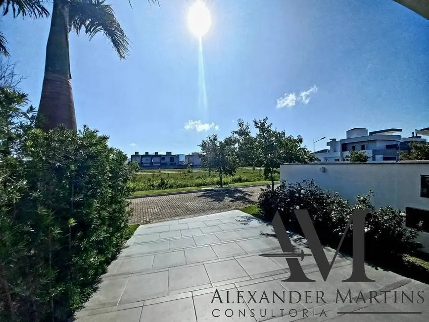 Casa com 2 quartos à venda, 224m2 em Campeche, Florianopolis - SC - imagem 2 Foto 2 de Casa com 2 quartos à venda, 224m2 em Campeche, Florianopolis - SC