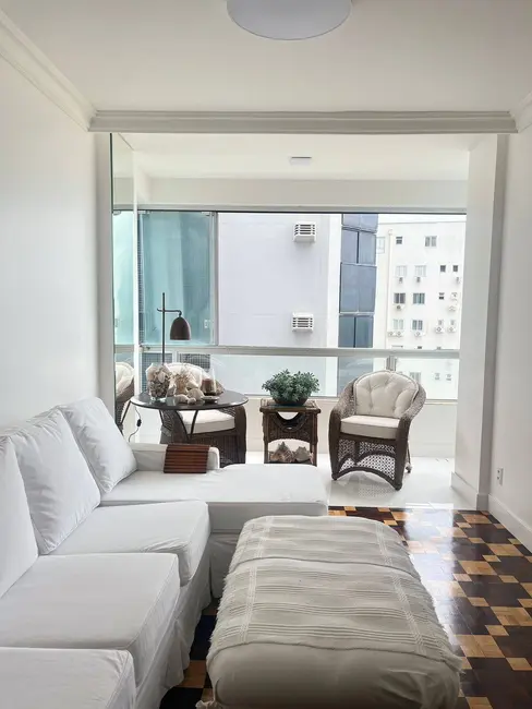 Apartamento com 2 quartos à venda e para alugar, 100m2 em Centro, Balneario Camboriu - SC - imagem 3 Foto 3 de Apartamento com 2 quartos à venda e para alugar, 100m2 em Centro, Balneario Camboriu - SC