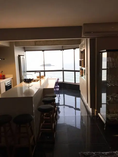 Apartamento com 4 quartos para alugar, 180m2 em Centro, Balneario Camboriu - SC - imagem 3 Foto 3 de Apartamento com 4 quartos para alugar, 180m2 em Centro, Balneario Camboriu - SC