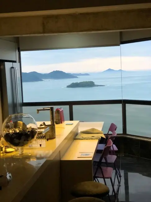 Foto 2 de Apartamento com 4 quartos para alugar, 180m2 em Centro, Balneario Camboriu - SC