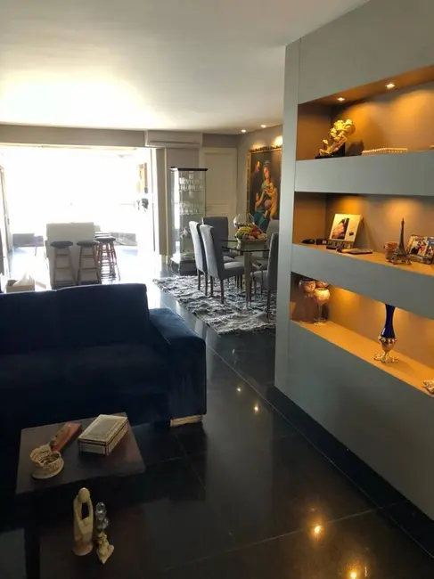 Apartamento com 4 quartos para alugar, 180m2 em Centro, Balneario Camboriu - SC - imagem 9 Foto 9 de Apartamento com 4 quartos para alugar, 180m2 em Centro, Balneario Camboriu - SC