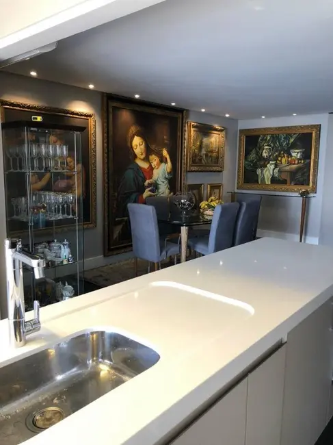 Apartamento com 4 quartos para alugar, 180m2 em Centro, Balneario Camboriu - SC - imagem 7 Foto 7 de Apartamento com 4 quartos para alugar, 180m2 em Centro, Balneario Camboriu - SC