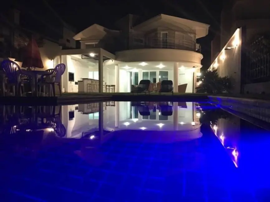 Casa com 4 quartos à venda e para alugar, 530m2 em Balneario Camboriu - SC - imagem 4 Foto 4 de Casa com 4 quartos à venda e para alugar, 530m2 em Balneario Camboriu - SC