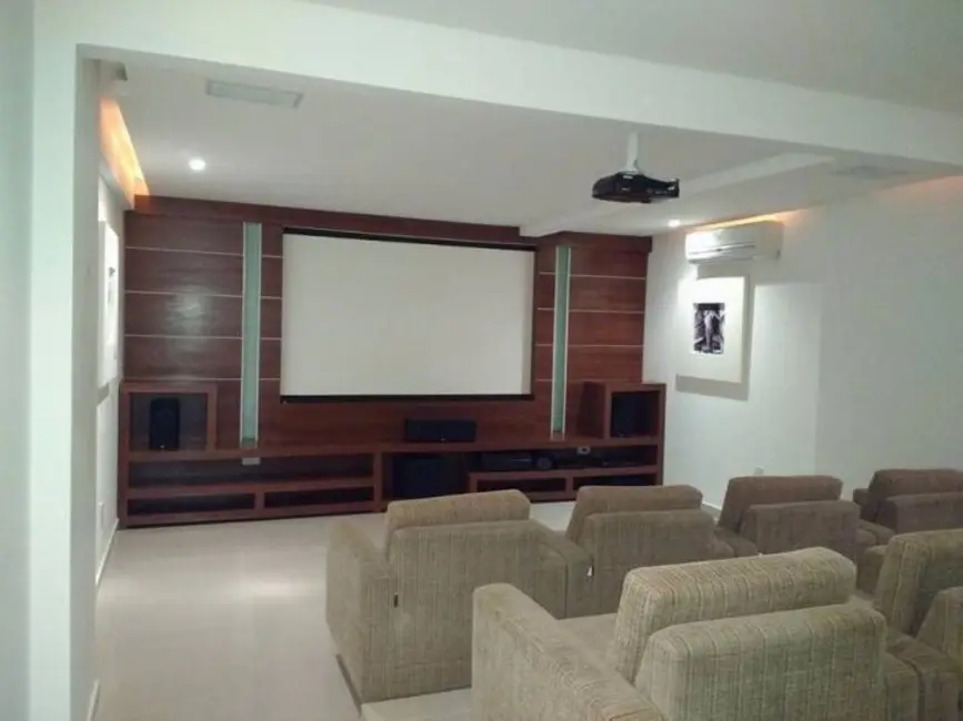 Apartamento com 2 quartos para alugar, 90m2 em Centro, Balneario Camboriu - SC - imagem 4 Foto 4 de Apartamento com 2 quartos para alugar, 90m2 em Centro, Balneario Camboriu - SC