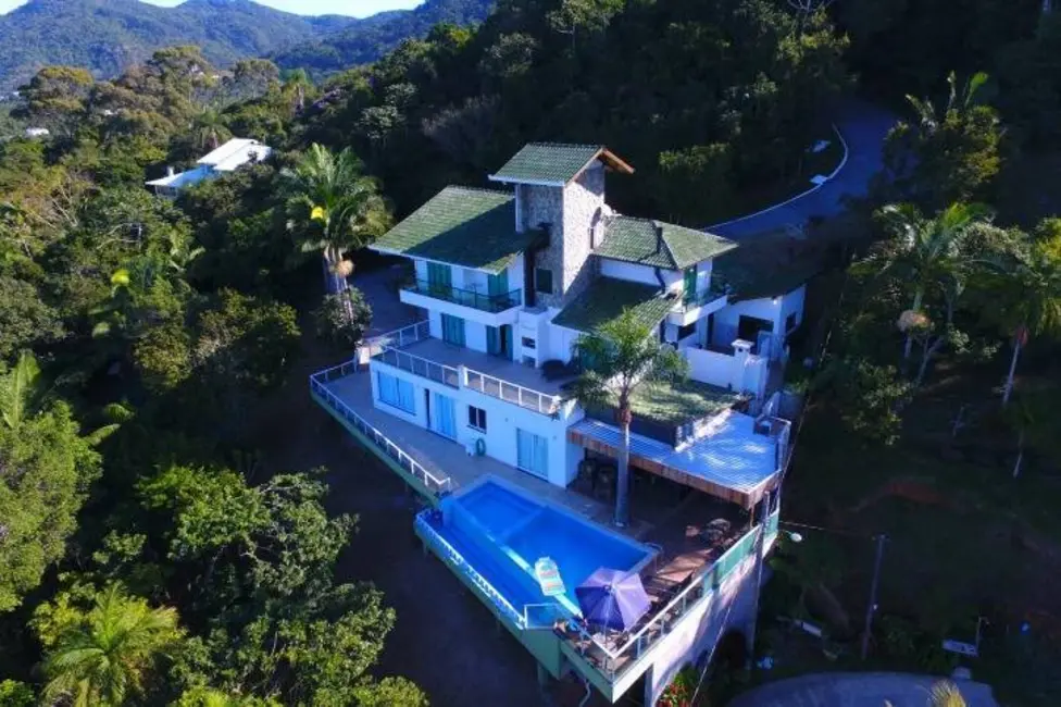 Casa com 5 quartos à venda e para alugar, 580m2 em Balneario Camboriu - SC - imagem 4 Foto 4 de Casa com 5 quartos à venda e para alugar, 580m2 em Balneario Camboriu - SC