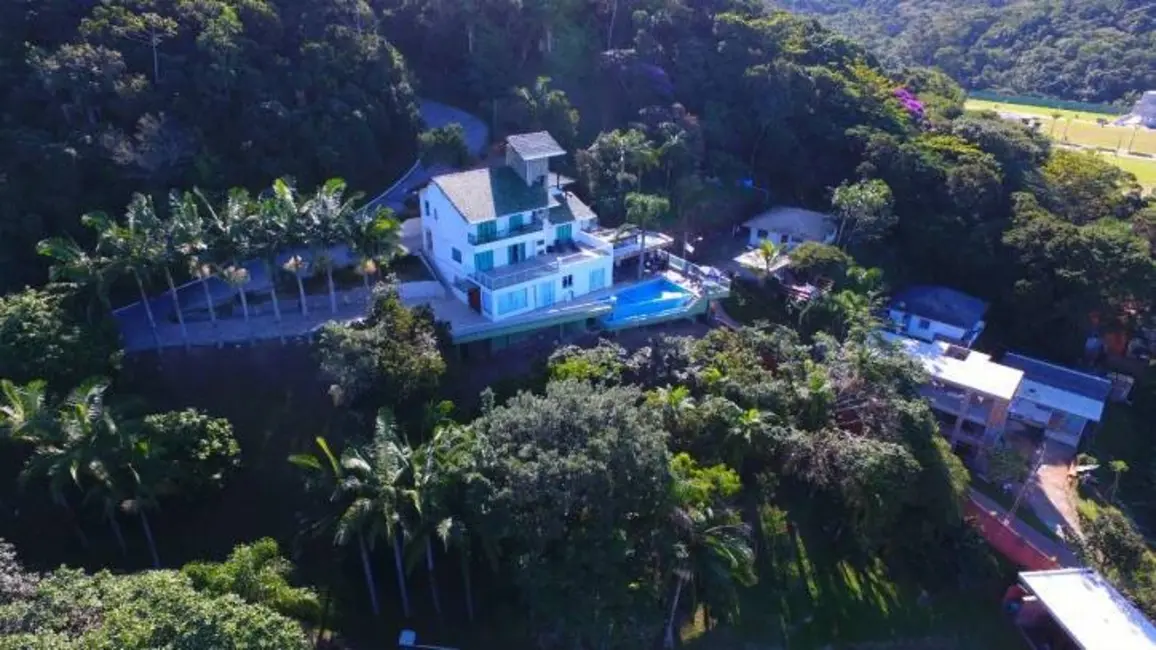 Casa com 5 quartos à venda e para alugar, 580m2 em Balneario Camboriu - SC - imagem 1 Foto 1 de Casa com 5 quartos à venda e para alugar, 580m2 em Balneario Camboriu - SC
