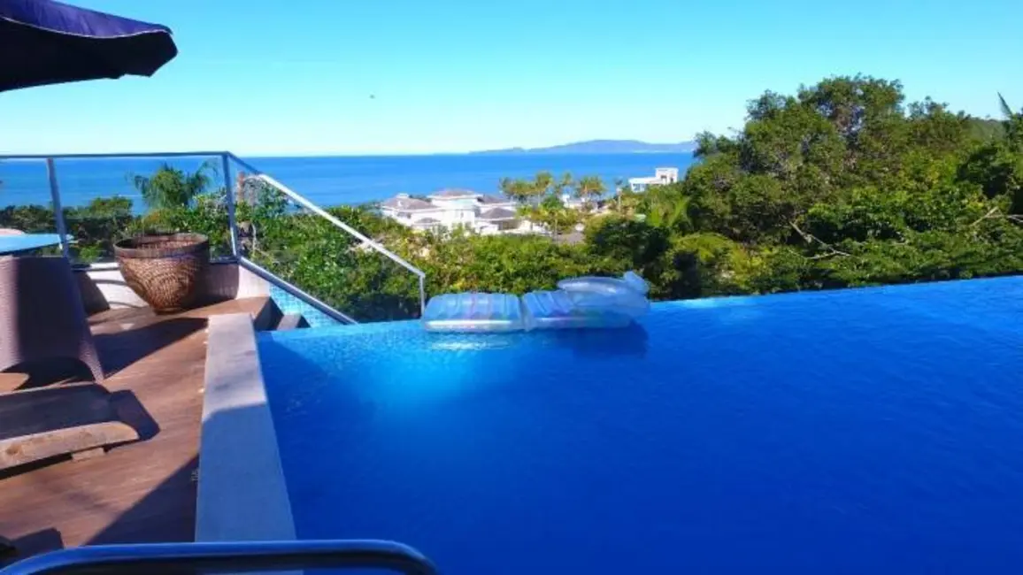 Casa com 5 quartos à venda e para alugar, 580m2 em Balneario Camboriu - SC - imagem 2 Foto 2 de Casa com 5 quartos à venda e para alugar, 580m2 em Balneario Camboriu - SC