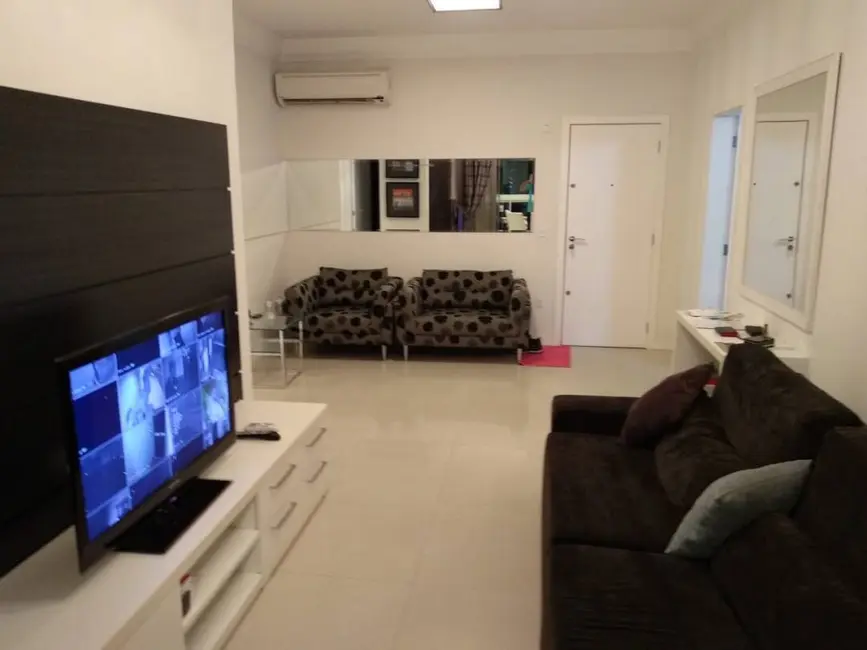 Apartamento com 3 quartos à venda e para alugar, 150m2 em Centro, Balneario Camboriu - SC - imagem 4 Foto 4 de Apartamento com 3 quartos à venda e para alugar, 150m2 em Centro, Balneario Camboriu - SC