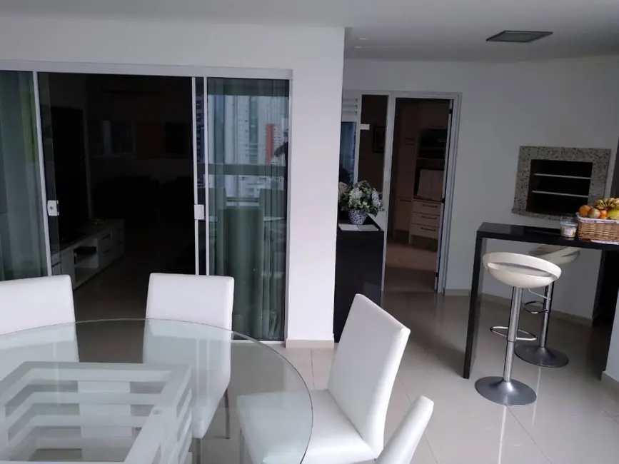Apartamento com 3 quartos à venda e para alugar, 150m2 em Centro, Balneario Camboriu - SC - imagem 6 Foto 6 de Apartamento com 3 quartos à venda e para alugar, 150m2 em Centro, Balneario Camboriu - SC