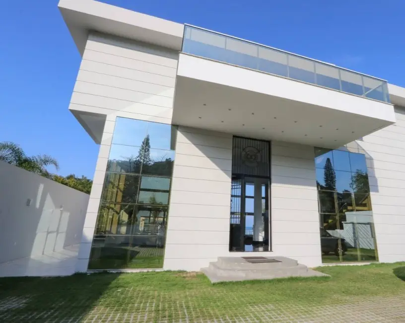 Casa com 6 quartos à venda e para alugar, 530m2 em Balneario Camboriu - SC - imagem 6 Foto 6 de Casa com 6 quartos à venda e para alugar, 530m2 em Balneario Camboriu - SC