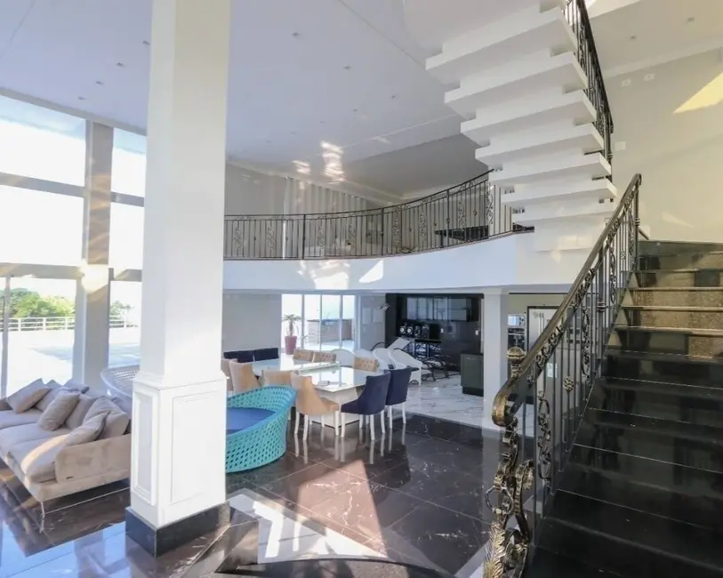 Casa com 6 quartos à venda e para alugar, 530m2 em Balneario Camboriu - SC - imagem 3 Foto 3 de Casa com 6 quartos à venda e para alugar, 530m2 em Balneario Camboriu - SC