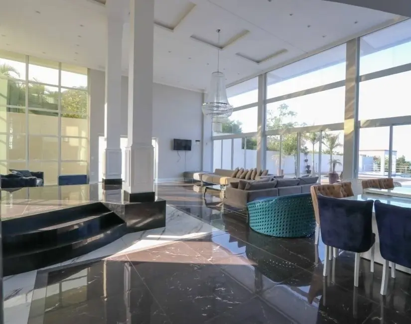 Casa com 6 quartos à venda e para alugar, 530m2 em Balneario Camboriu - SC - imagem 8 Foto 8 de Casa com 6 quartos à venda e para alugar, 530m2 em Balneario Camboriu - SC