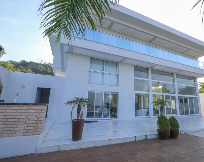Casa com 6 quartos à venda e para alugar, 530m2 em Balneario Camboriu - SC - imagem 5 Foto 5 de Casa com 6 quartos à venda e para alugar, 530m2 em Balneario Camboriu - SC