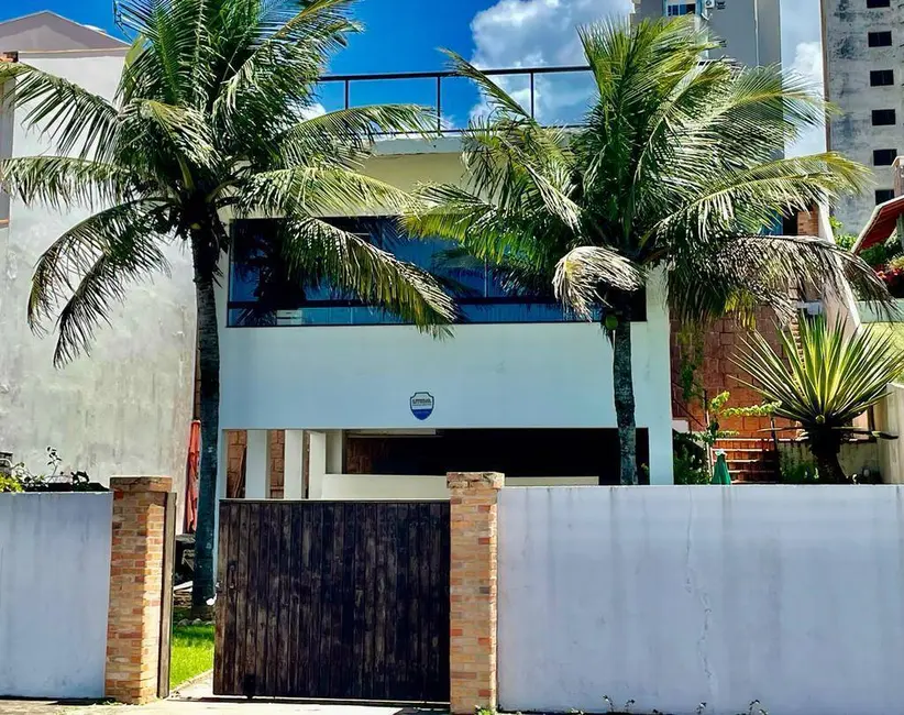 Foto 2 de Casa com 5 quartos à venda e para alugar, 850m2 em Centro, Balneario Picarras - SC