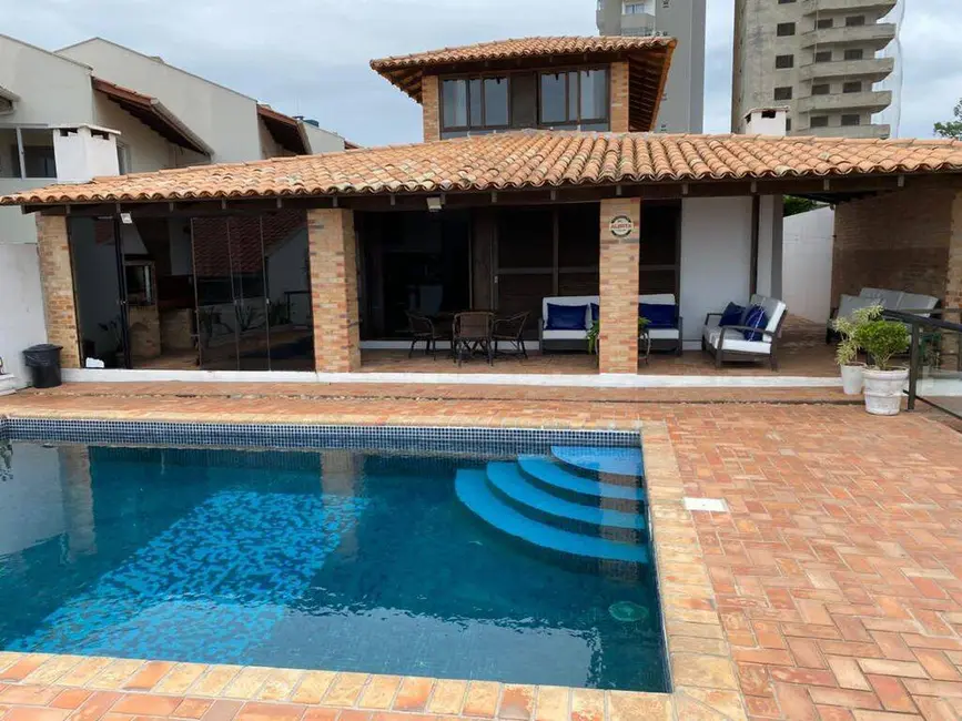 Foto 1 de Casa com 5 quartos à venda e para alugar, 850m2 em Centro, Balneario Picarras - SC