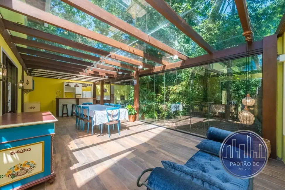 Foto 1 de Casa com 3 quartos à venda e para alugar, 350m2 em Praia das Taquaras, Balneario Camboriu - SC
