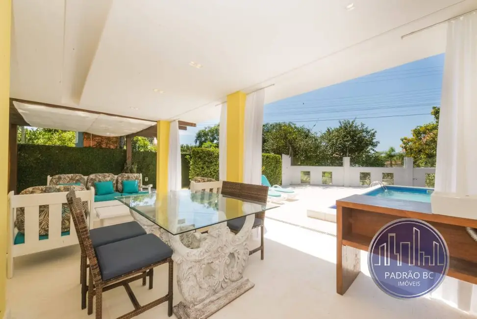 Foto 2 de Casa com 3 quartos à venda e para alugar, 350m2 em Praia das Taquaras, Balneario Camboriu - SC
