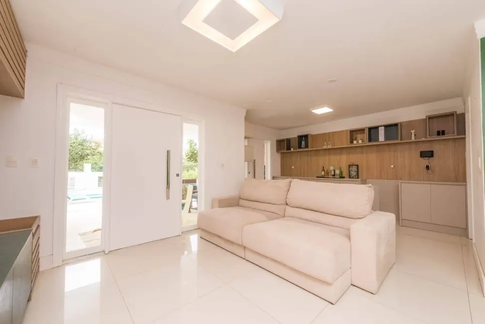 Casa com 3 quartos à venda e para alugar, 350m2 em Praia das Taquaras, Balneario Camboriu - SC - imagem 8 Foto 8 de Casa com 3 quartos à venda e para alugar, 350m2 em Praia das Taquaras, Balneario Camboriu - SC