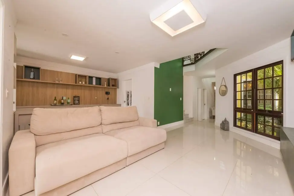 Sobrado com 3 quartos à venda, 350m2 em Praia das Taquaras, Balneario Camboriu - SC - imagem 9 Foto 9 de Sobrado com 3 quartos à venda, 350m2 em Praia das Taquaras, Balneario Camboriu - SC