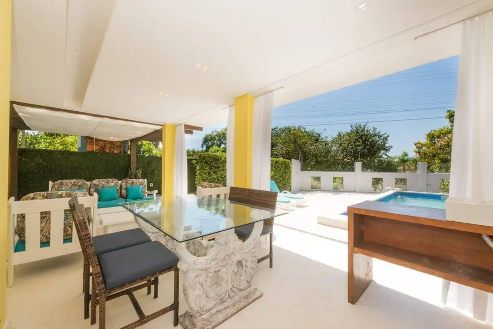 Sobrado com 3 quartos à venda, 350m2 em Praia das Taquaras, Balneario Camboriu - SC - imagem 3 Foto 3 de Sobrado com 3 quartos à venda, 350m2 em Praia das Taquaras, Balneario Camboriu - SC