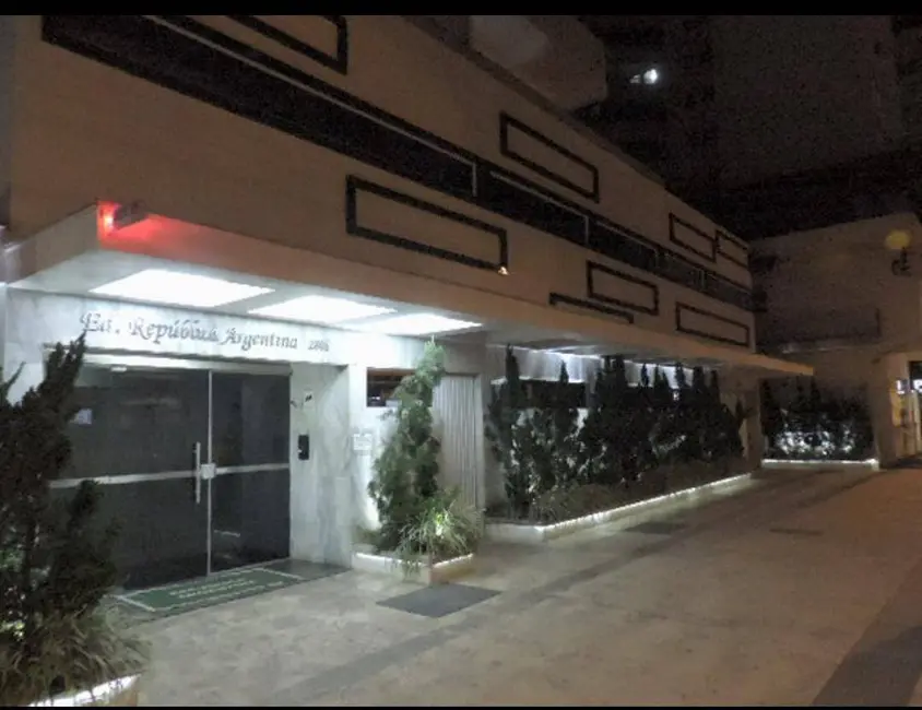 Apartamento com 2 quartos para alugar, 90m2 em Centro, Balneario Camboriu - SC - imagem 4 Foto 4 de Apartamento com 2 quartos para alugar, 90m2 em Centro, Balneario Camboriu - SC