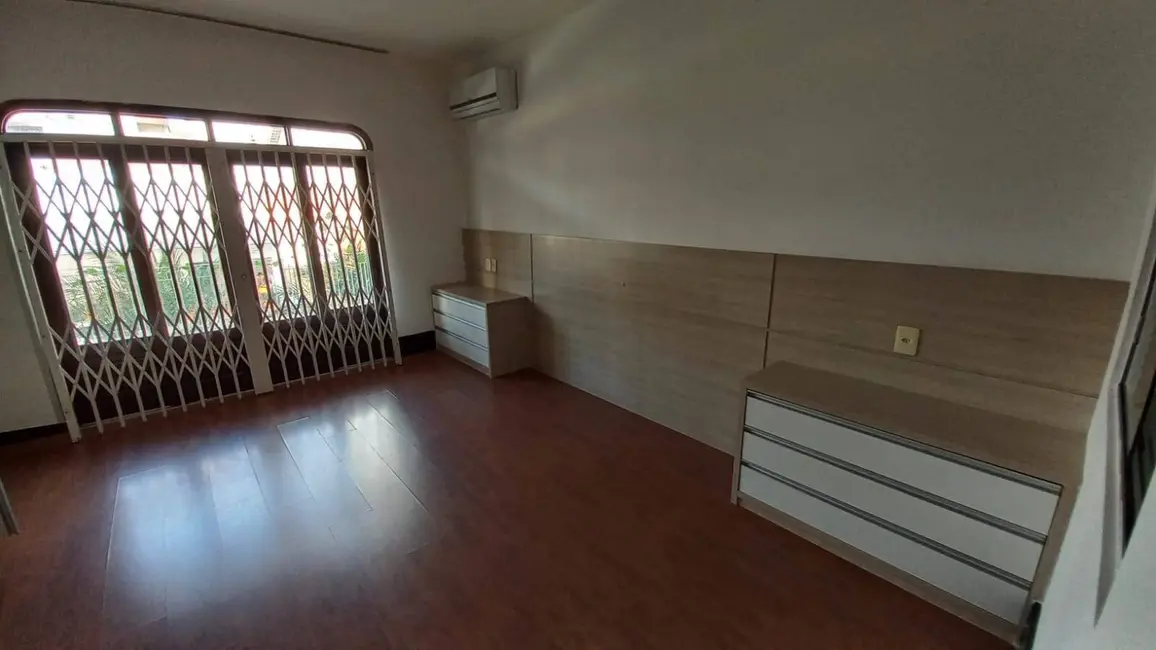 Sobrado com 4 quartos para alugar em Centro, Balneario Camboriu - SC - imagem 8 Foto 8 de Sobrado com 4 quartos para alugar em Centro, Balneario Camboriu - SC