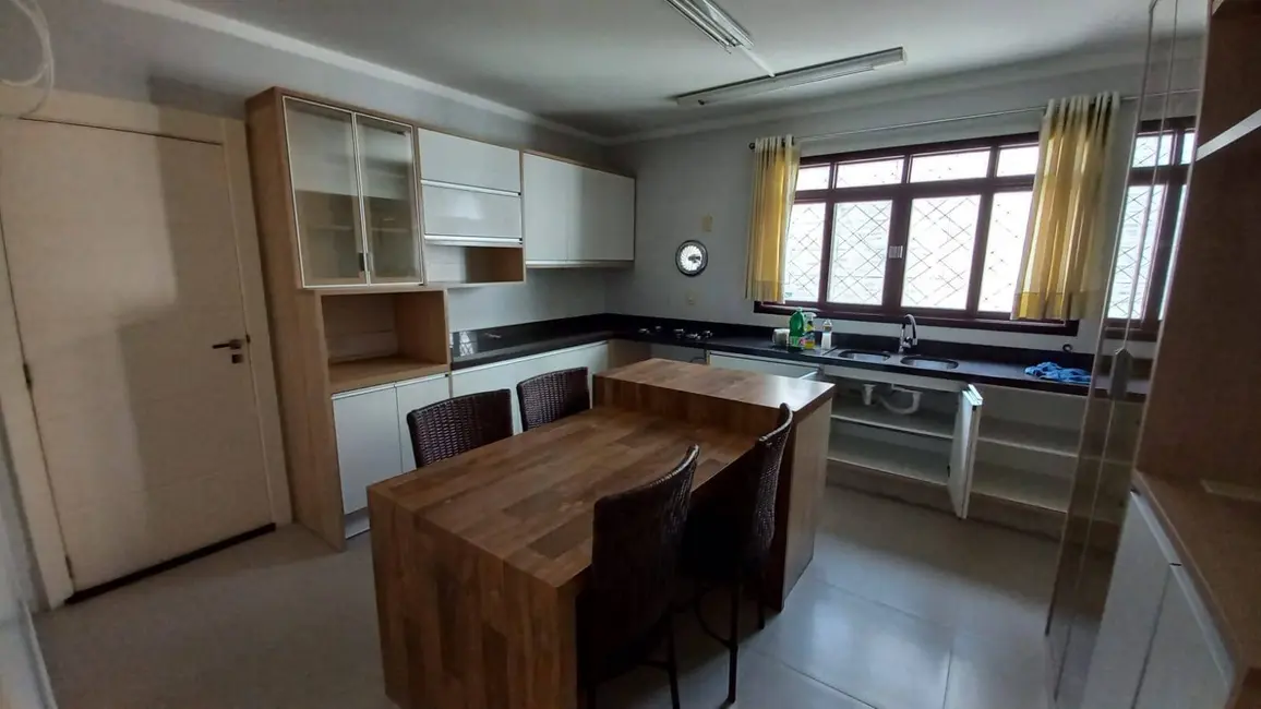 Foto 1 de Sobrado com 4 quartos para alugar em Centro, Balneario Camboriu - SC