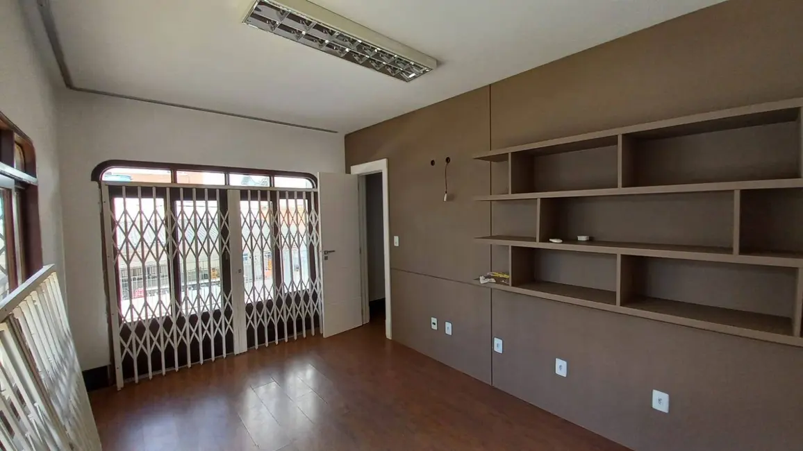 Sobrado com 4 quartos para alugar em Centro, Balneario Camboriu - SC - imagem 7 Foto 7 de Sobrado com 4 quartos para alugar em Centro, Balneario Camboriu - SC