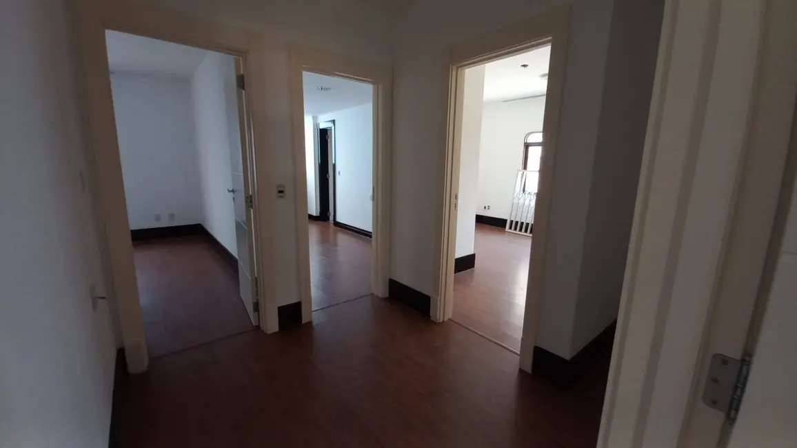 Sobrado com 4 quartos para alugar em Centro, Balneario Camboriu - SC - imagem 5 Foto 5 de Sobrado com 4 quartos para alugar em Centro, Balneario Camboriu - SC