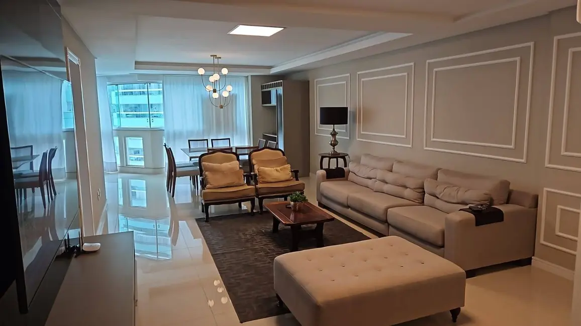 Apartamento com 3 quartos à venda e para alugar, 150m2 em Centro, Balneario Camboriu - SC - imagem 4 Foto 4 de Apartamento com 3 quartos à venda e para alugar, 150m2 em Centro, Balneario Camboriu - SC