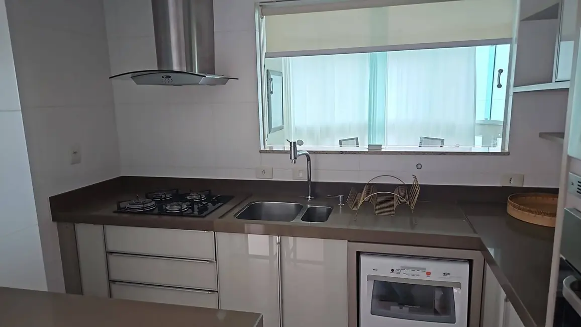 Apartamento com 3 quartos à venda e para alugar, 150m2 em Centro, Balneario Camboriu - SC - imagem 3 Foto 3 de Apartamento com 3 quartos à venda e para alugar, 150m2 em Centro, Balneario Camboriu - SC