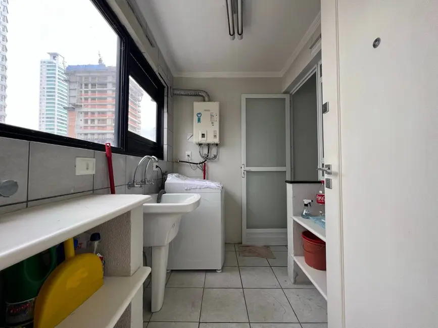 Apartamento com 3 quartos à venda e para alugar, 180m2 em Centro, Balneario Camboriu - SC - imagem 9 Foto 9 de Apartamento com 3 quartos à venda e para alugar, 180m2 em Centro, Balneario Camboriu - SC