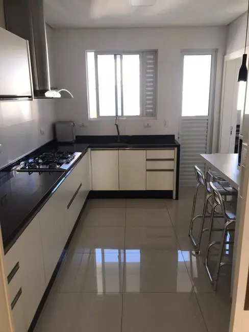 Apartamento com 3 quartos à venda e para alugar, 180m2 em Centro, Balneario Camboriu - SC - imagem 4 Foto 4 de Apartamento com 3 quartos à venda e para alugar, 180m2 em Centro, Balneario Camboriu - SC