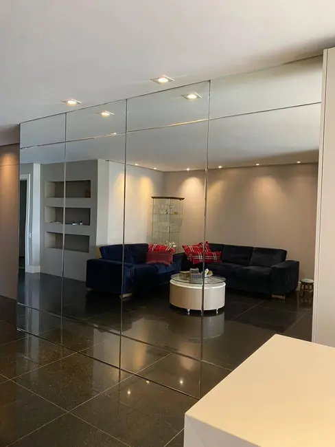 Apartamento com 4 quartos para alugar, 180m2 em Centro, Balneario Camboriu - SC - imagem 3 Foto 3 de Apartamento com 4 quartos para alugar, 180m2 em Centro, Balneario Camboriu - SC
