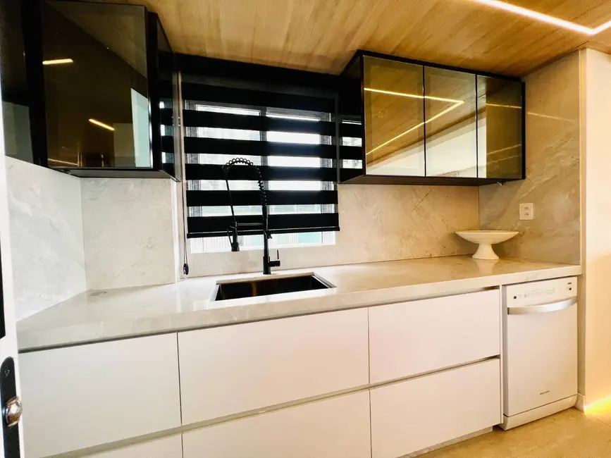 Apartamento com 4 quartos à venda e para alugar, 180m2 em Centro, Balneario Camboriu - SC - imagem 6 Foto 6 de Apartamento com 4 quartos à venda e para alugar, 180m2 em Centro, Balneario Camboriu - SC