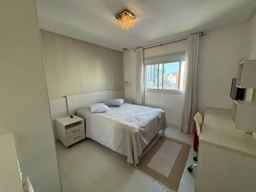 Apartamento com 3 quartos à venda e para alugar, 129m2 em Centro, Balneario Camboriu - SC - imagem 4 Foto 4 de Apartamento com 3 quartos à venda e para alugar, 129m2 em Centro, Balneario Camboriu - SC