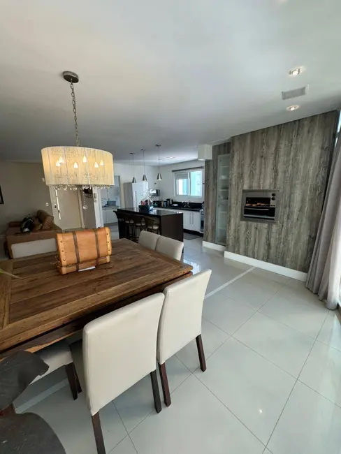 Apartamento com 3 quartos à venda e para alugar, 129m2 em Centro, Balneario Camboriu - SC - imagem 9 Foto 9 de Apartamento com 3 quartos à venda e para alugar, 129m2 em Centro, Balneario Camboriu - SC