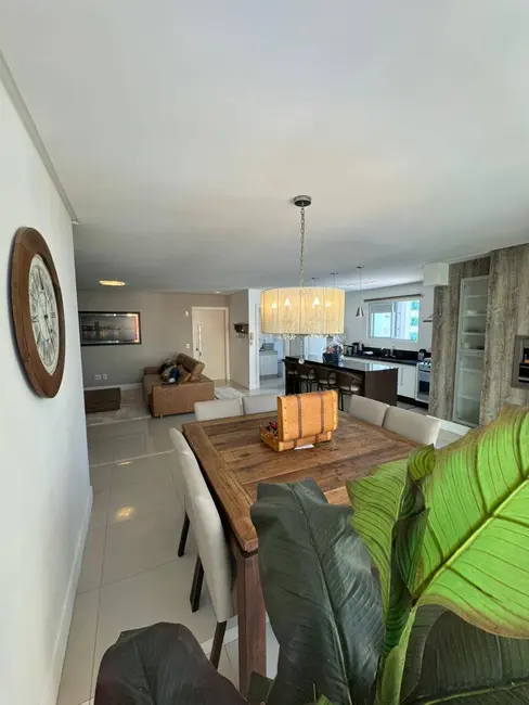 Apartamento com 3 quartos à venda e para alugar, 129m2 em Centro, Balneario Camboriu - SC - imagem 8 Foto 8 de Apartamento com 3 quartos à venda e para alugar, 129m2 em Centro, Balneario Camboriu - SC