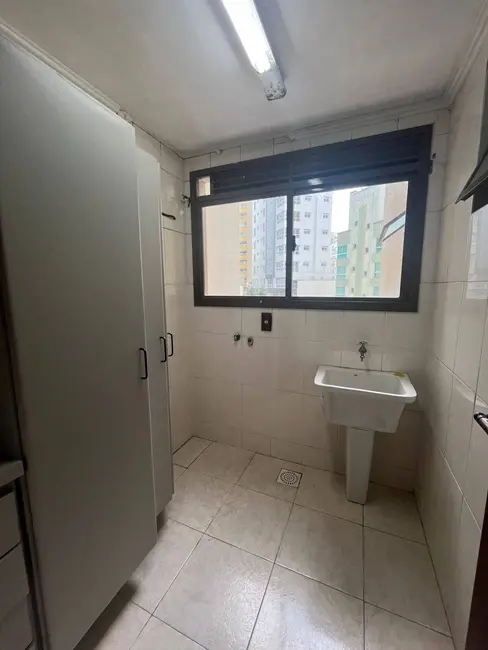 Apartamento com 3 quartos para alugar, 75m2 em Centro, Balneario Camboriu - SC - imagem 9 Foto 9 de Apartamento com 3 quartos para alugar, 75m2 em Centro, Balneario Camboriu - SC