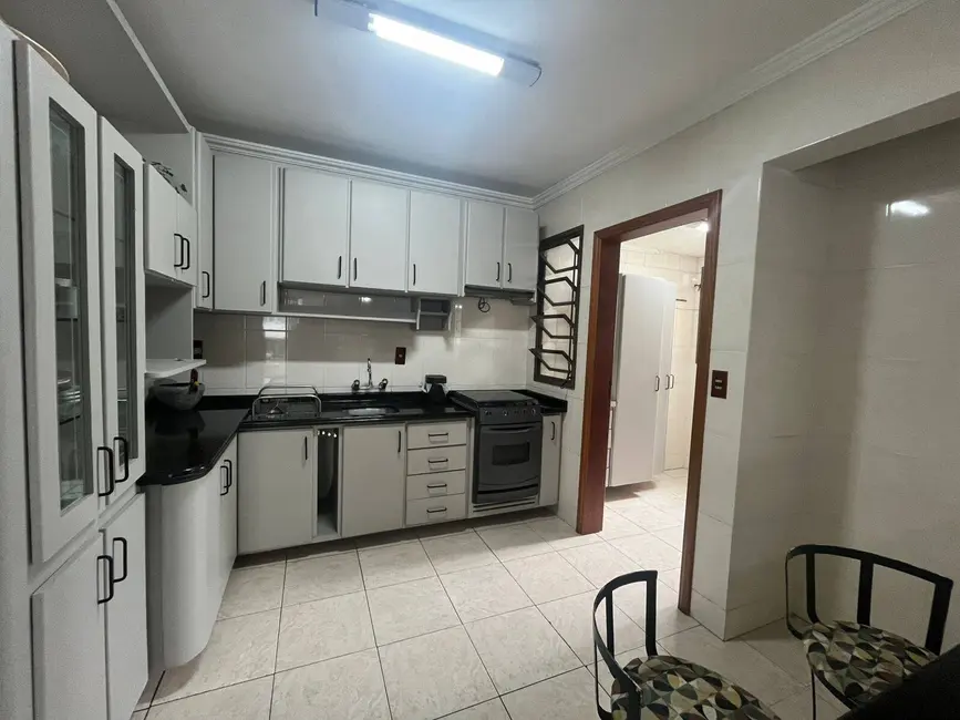 Apartamento com 3 quartos para alugar, 75m2 em Centro, Balneario Camboriu - SC - imagem 8 Foto 8 de Apartamento com 3 quartos para alugar, 75m2 em Centro, Balneario Camboriu - SC