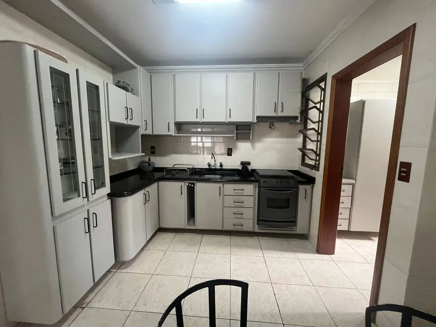 Apartamento com 3 quartos para alugar, 75m2 em Centro, Balneario Camboriu - SC - imagem 6 Foto 6 de Apartamento com 3 quartos para alugar, 75m2 em Centro, Balneario Camboriu - SC